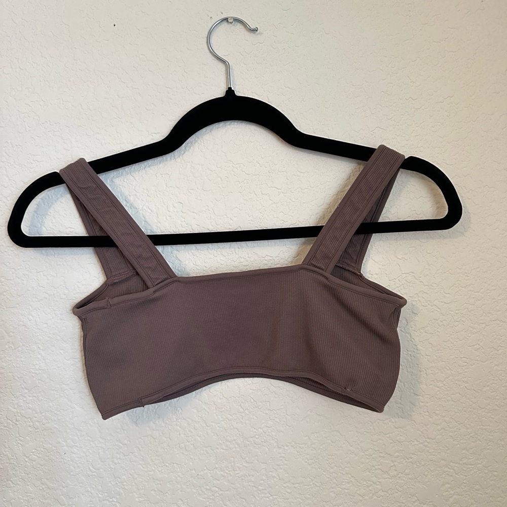 SET ACTIVE Ribbed Contour Sports Bra in Color Pepper Medium - Picture 2 of 5